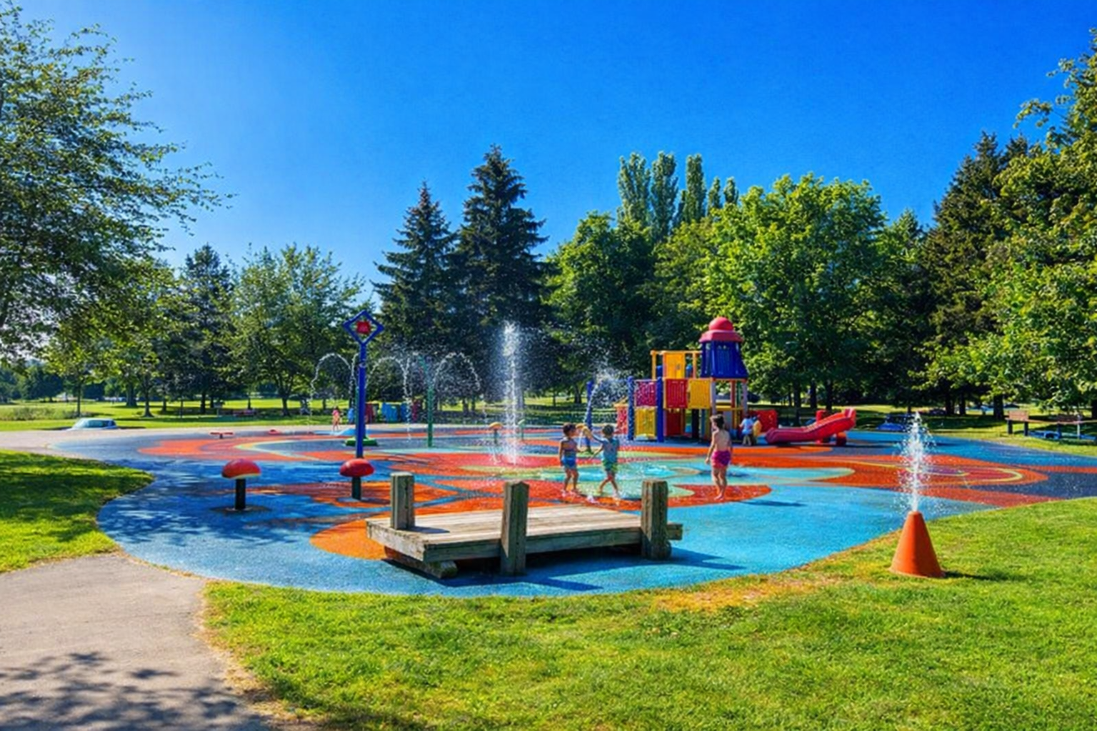 colorful-splash-pad-in-new-westminster-with-children-playing