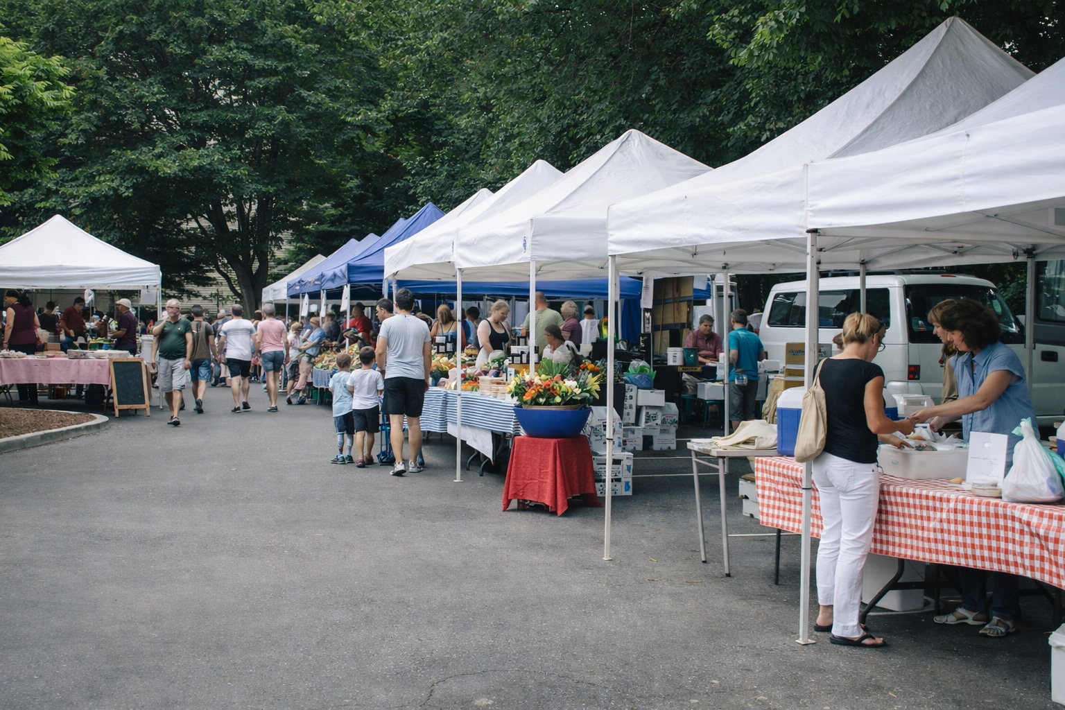farmers-market-directory-people-tents-food-stands