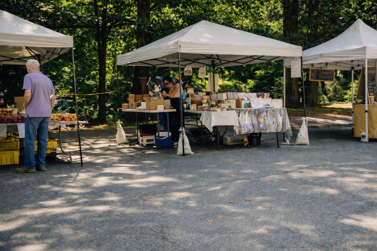 farmers-market-directory-tents-and-vendors-selling-produce