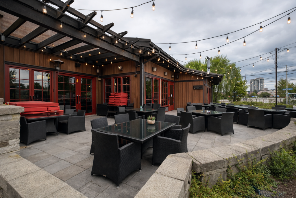 outdoor-dining-area-with-lights-directory